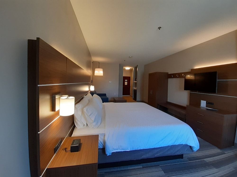 Holiday Inn Express Trincity by IHG 2