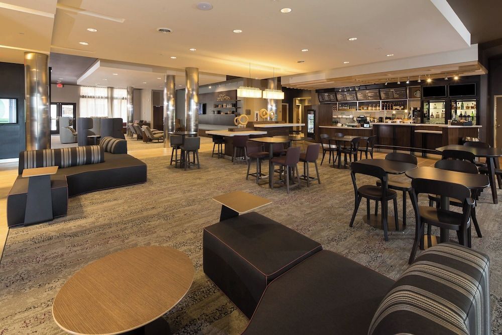 Courtyard by Marriott Bay City 2