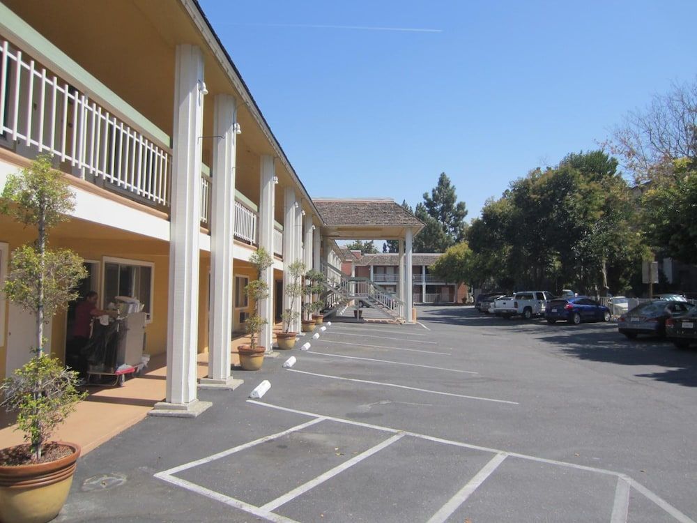 Caravelle Inn Extended Stay 1