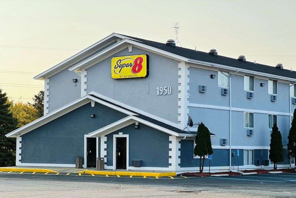 Super 8 by Wyndham Benton Harbor St Joseph 1
