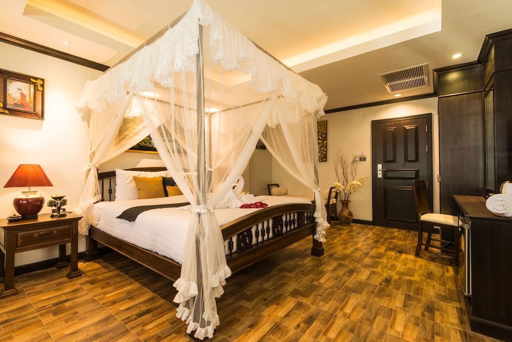 Tanawan Phuket Hotel 1