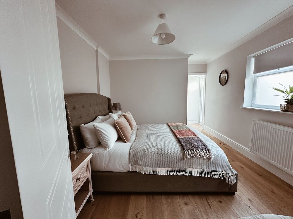 Pontcanna Sapphire-Cardiff City Centre 2