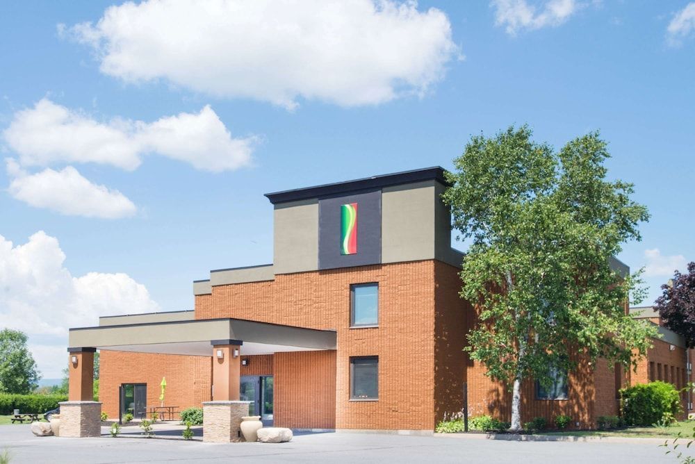 Super 8 by Wyndham Plattsburgh 1