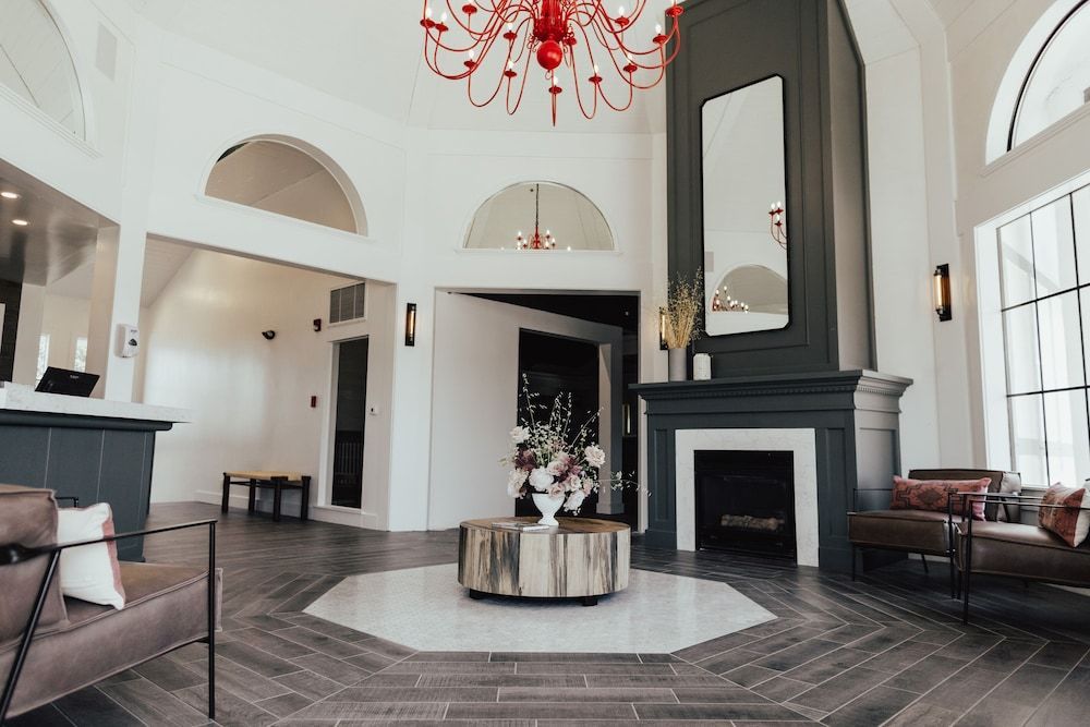 Vinland Hotel and Lounge 2