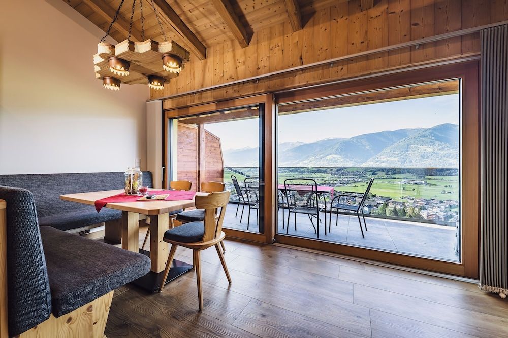 Panorama Hotel Guggenbichl - inkl Sommerkarte, einmaliger Eintritt ins Tauern Spa & bester Ausblick über Kaprun 1