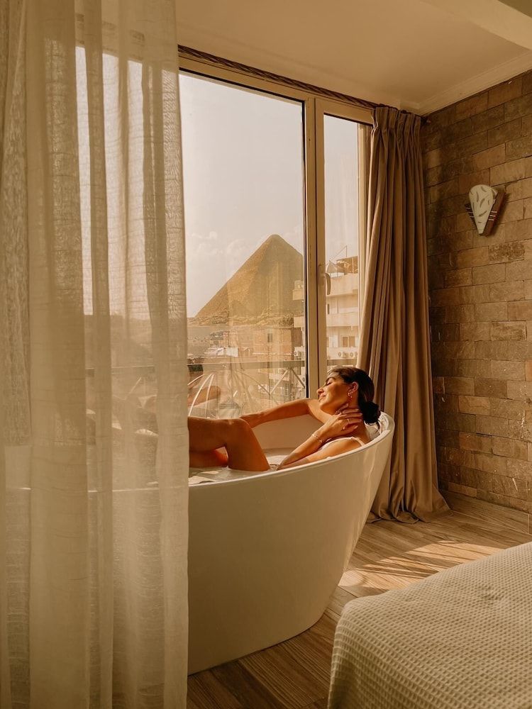 Almas Pyramids View Hotel 1