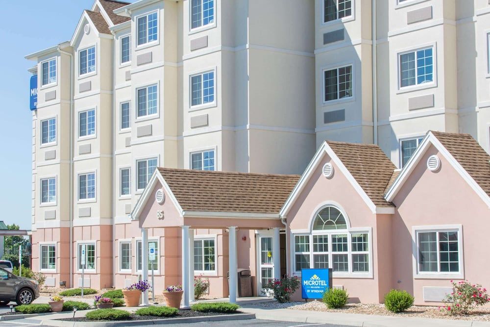 Microtel Inn & Suites by Wyndham Harrisonburg 1