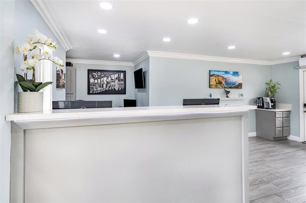 Aura Inn Monterey 2