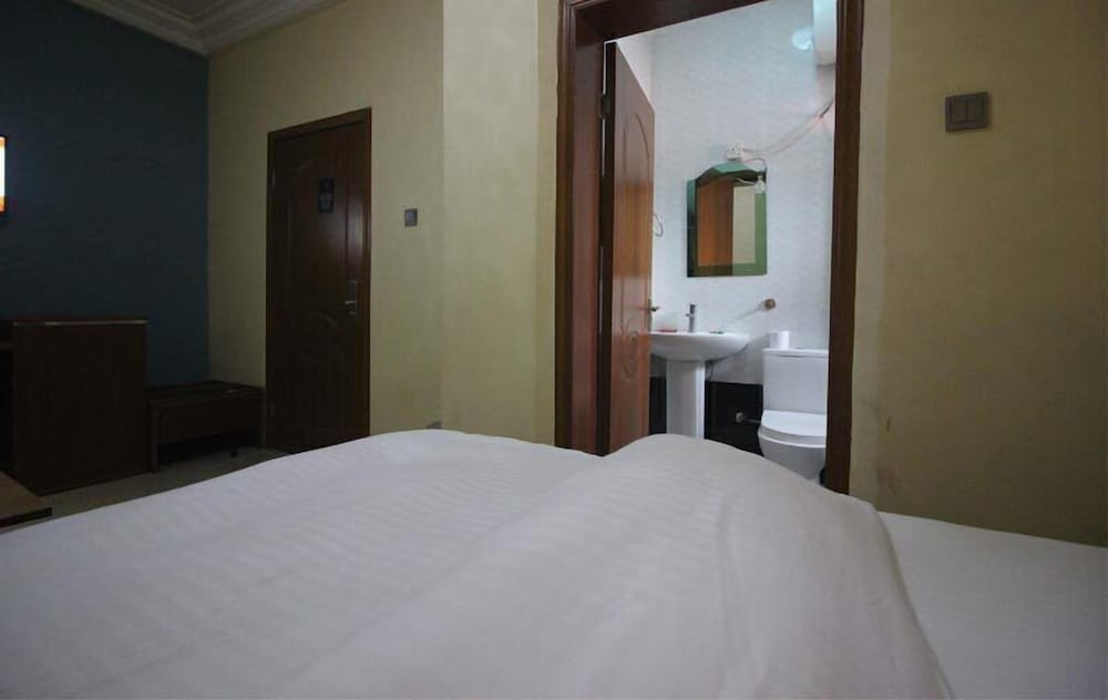 Carlisle Hotel 2