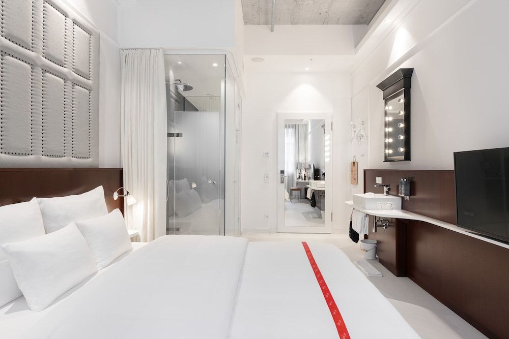 Ruby Lilou Hotel Marseille by IHG 1