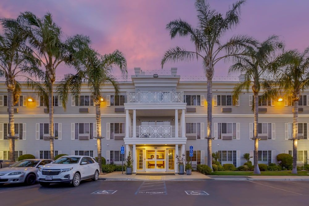 Best Western Luxury Inn 1