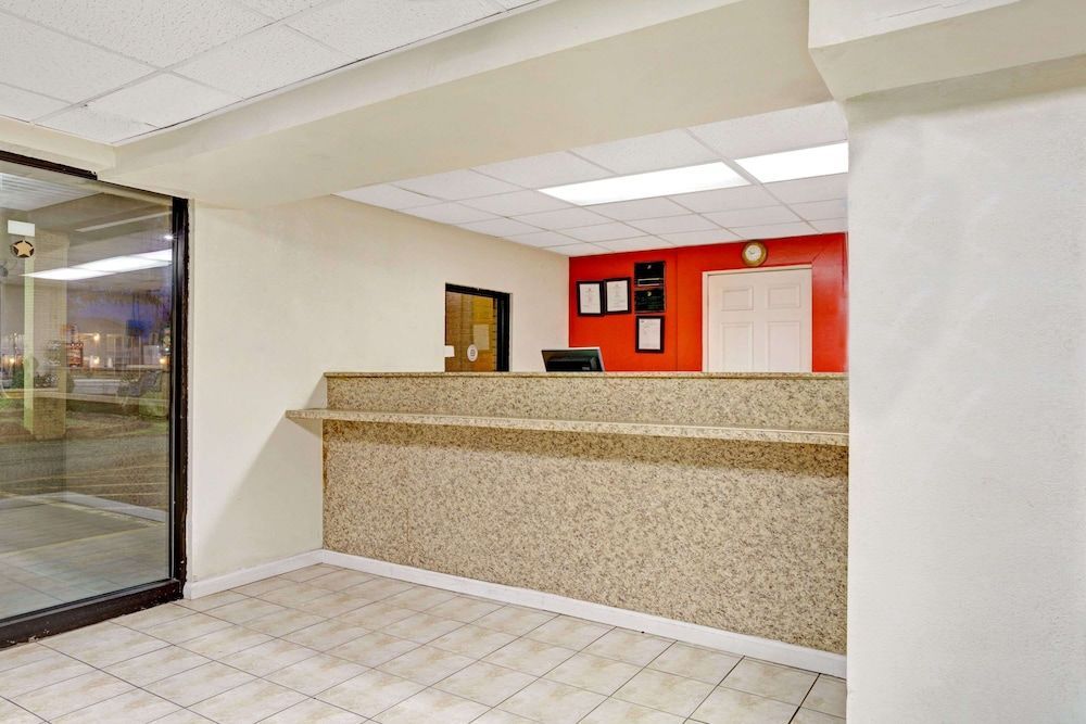 Super 8 by Wyndham Fredericksburg 2