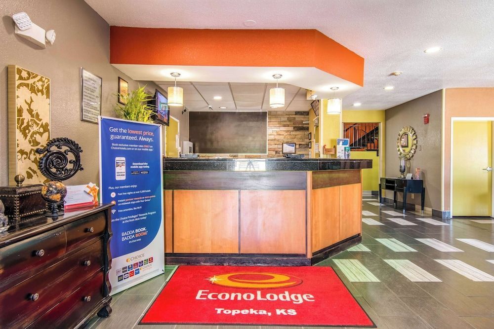Econo Lodge Topeka at Wanamaker 2
