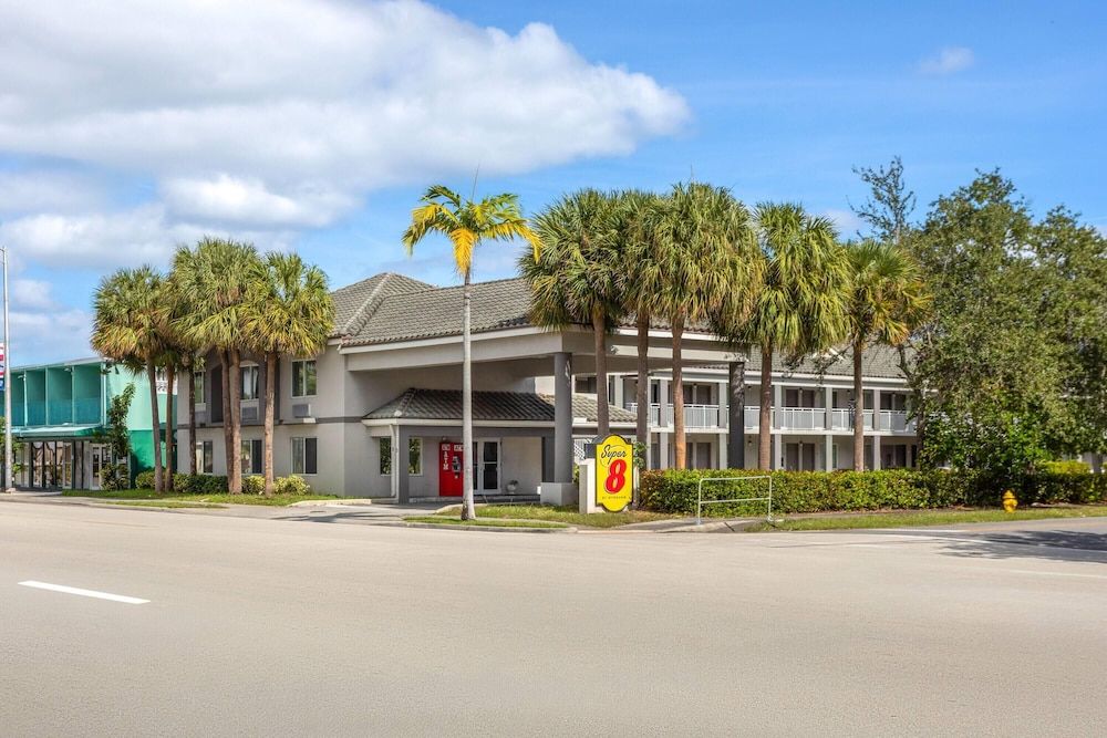 Super 8 Motel by Wyndham near Fort Lauderdale Arpt 1