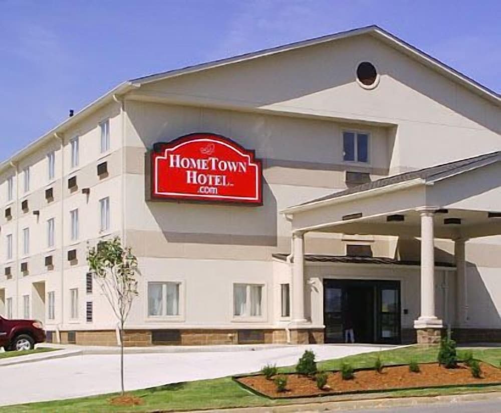HomeTown Hotel Bryant 1