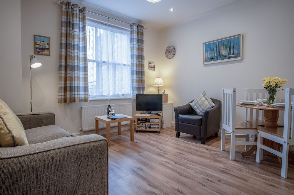 Arcadia - 1 Bedroom Apartment - Tenby 1