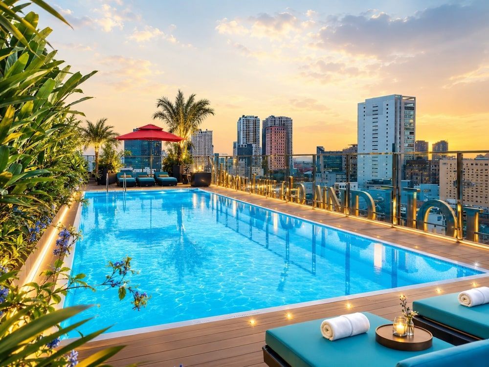 Happy Life Grand Hotel & Rooftop Skybar 1