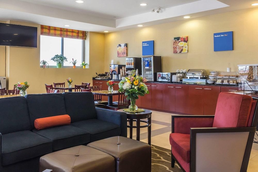 Comfort Inn & Suites LaGuardia Airport 2