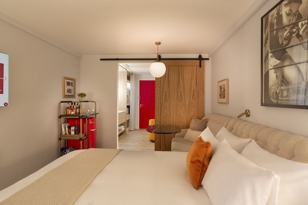 Virgin Hotels Glasgow 1