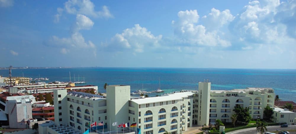 Aquamarina Beach Hotel 1
