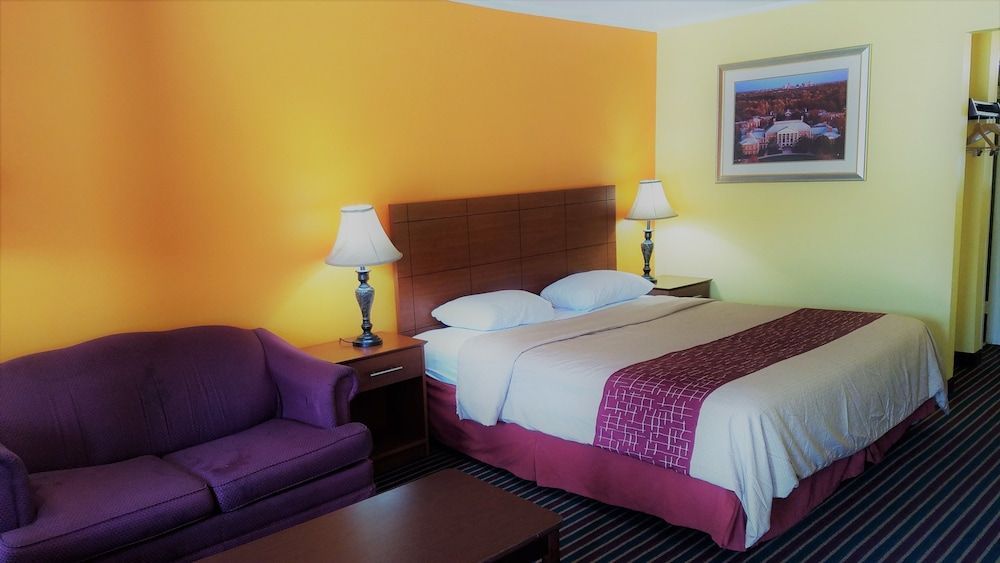 Roadway Inn 1