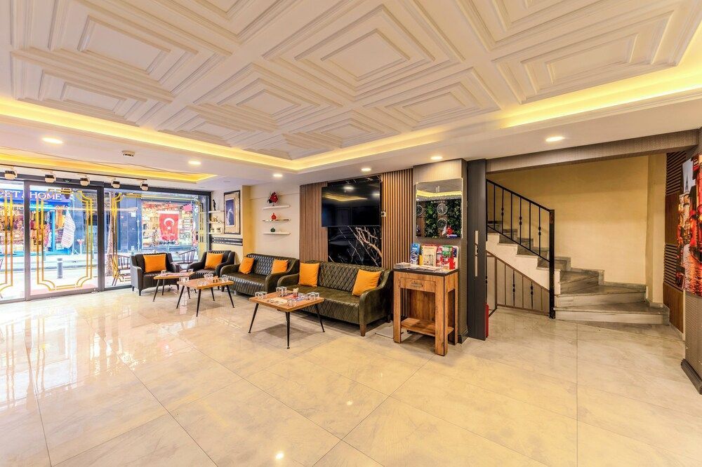 Roys Hotel & Suites 2