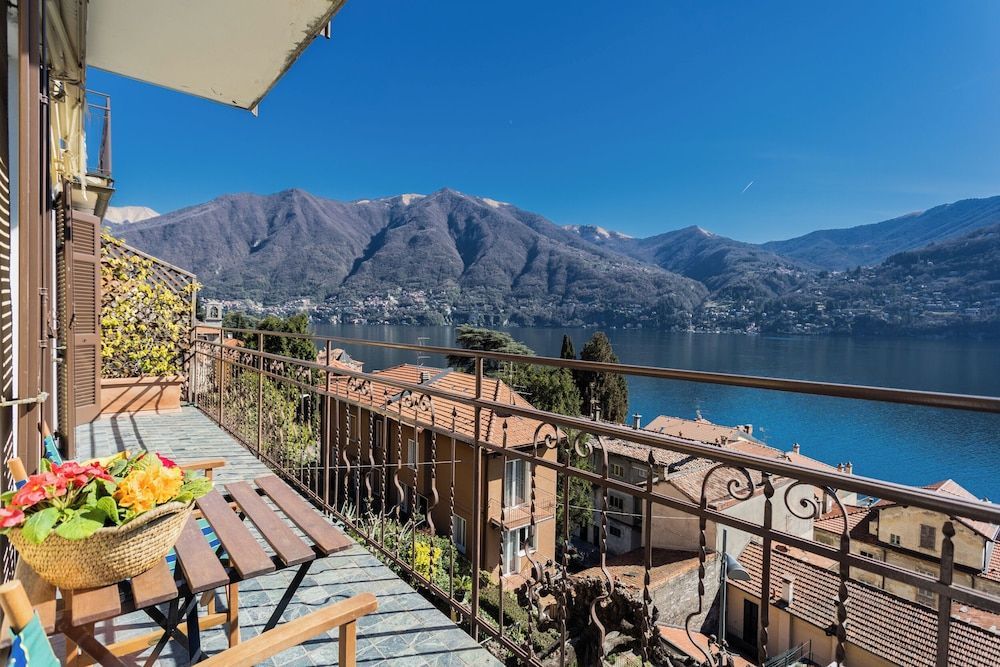 Lovely Apartment Overlooking Lake by RentAllComo 1
