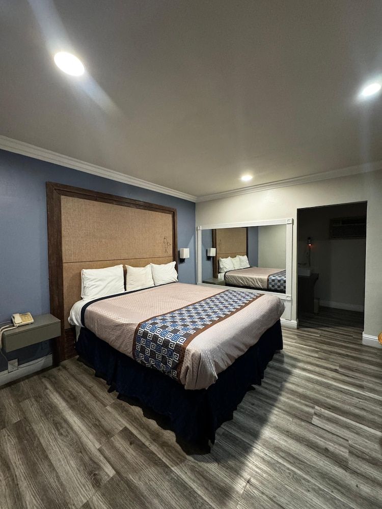 Friendship Motor Inn 2