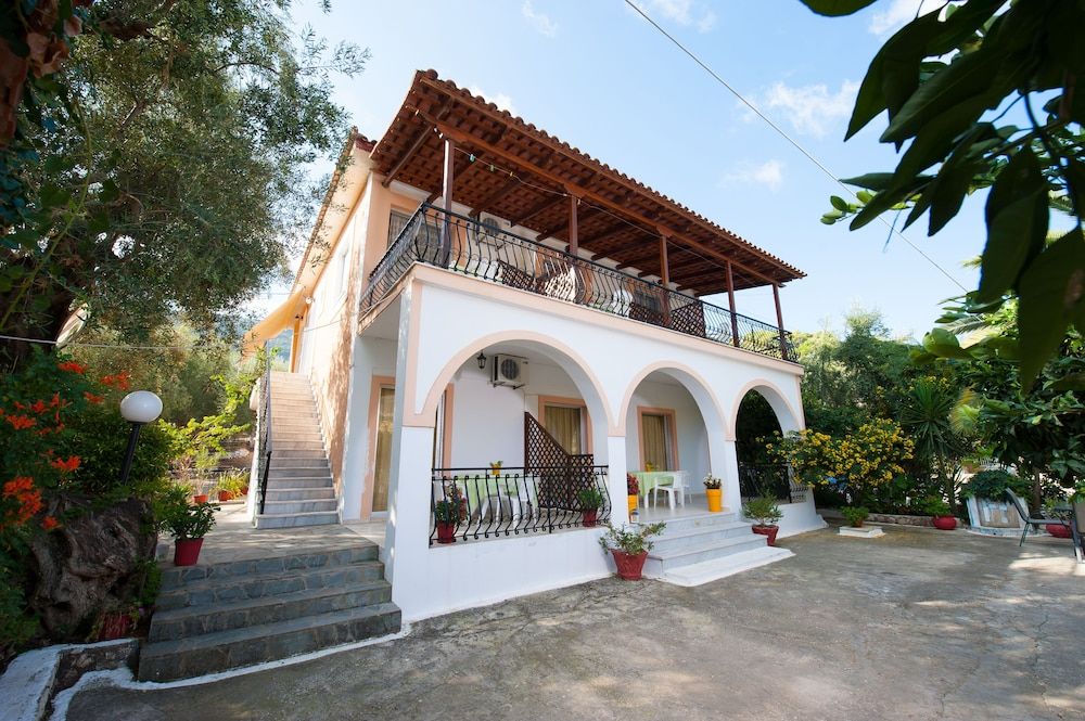 Nikos Studios Apts & Suites 1