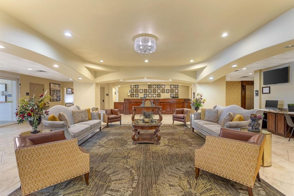 Best Western Plus Monica Royale Inn & Suites 2