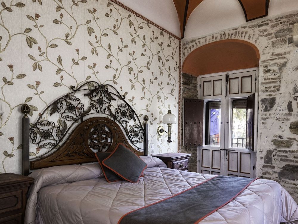 Hotel Las Palmeras by Vivere Stays 1