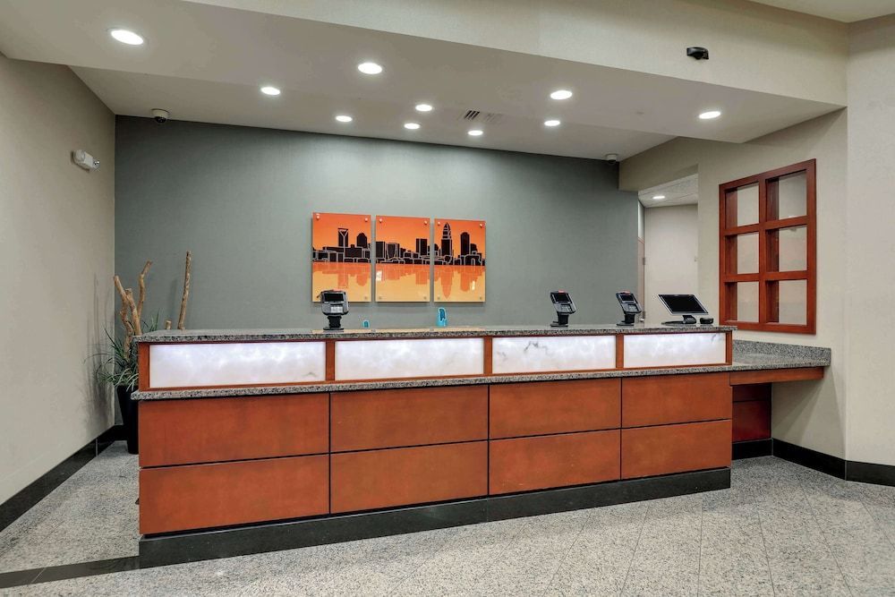Drury Inn & Suites Charlotte Arrowood 2