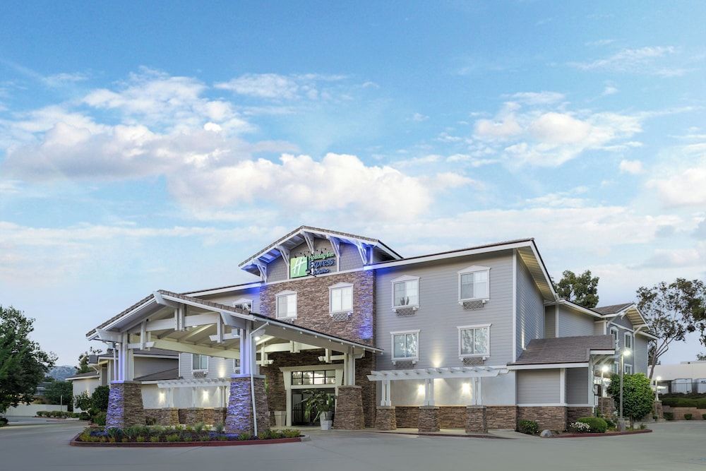 Holiday Inn Express & Suites SAN DIMAS by IHG 1