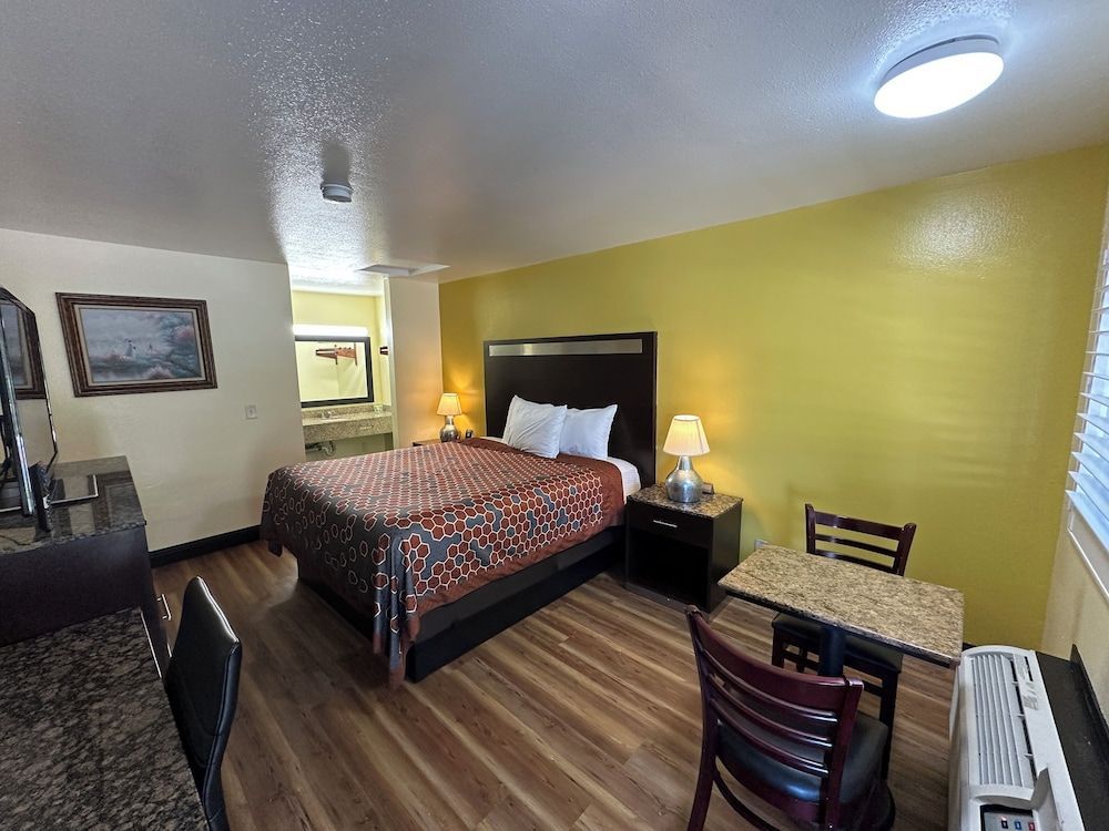 Crossroads Inn - Downtown Sacramento 2