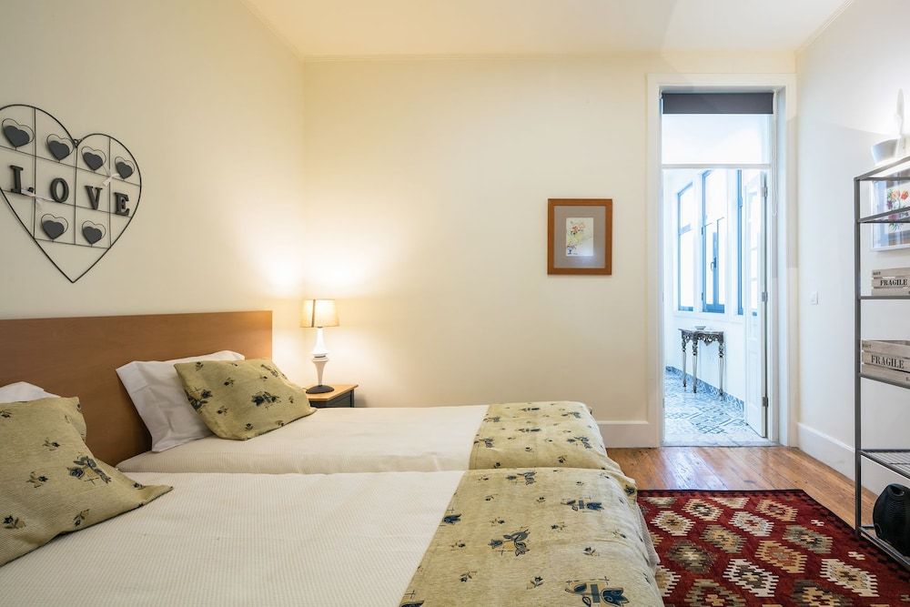 Apartamento A Francos Artist Painting 1 2