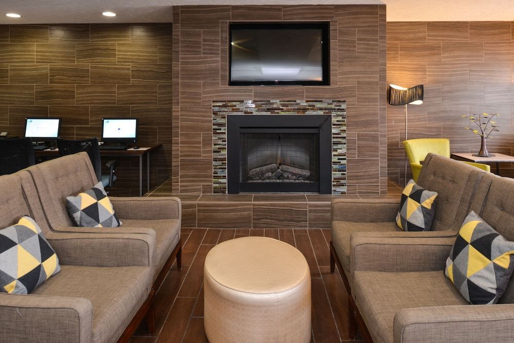 Holiday Inn Express & Suites OMAHA WEST by IHG 2