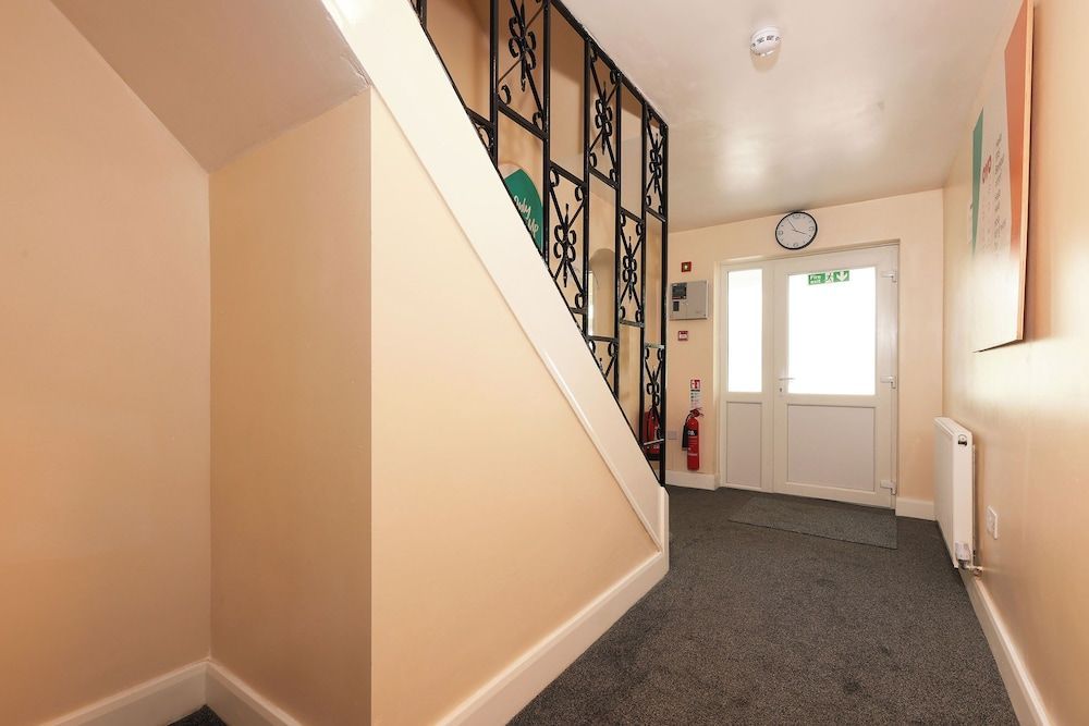 OYO Honeycroft Lodge, Uxbridge 2