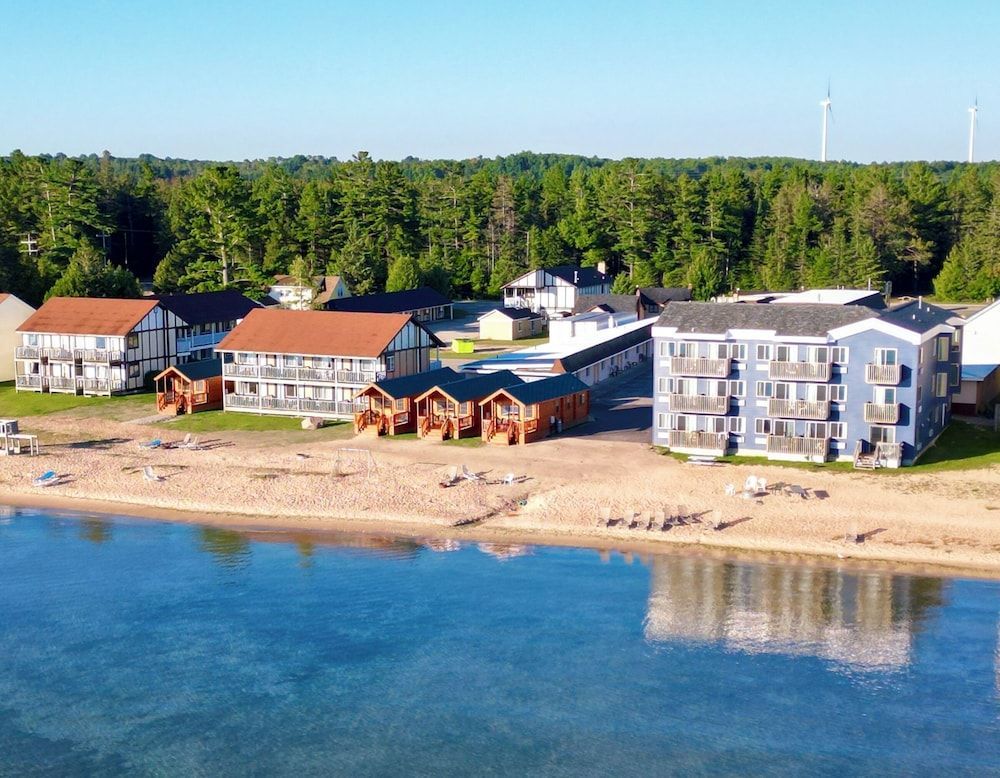 Waterfront Inn - Mackinaw City 1
