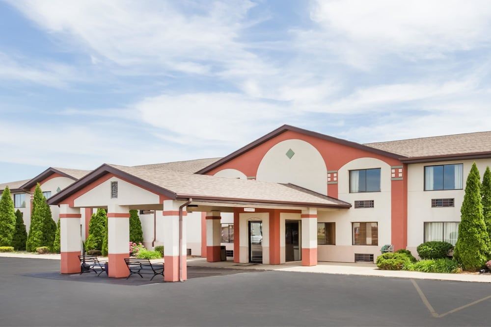 Super 8 by Wyndham Plymouth 1