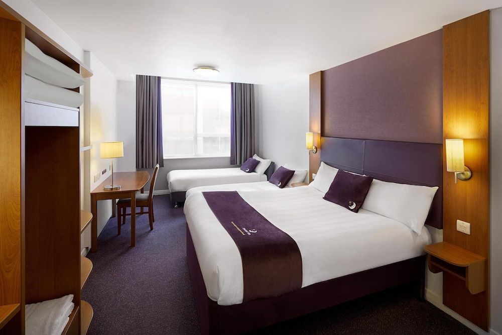 Premier Inn Swindon West - M4 J16 2