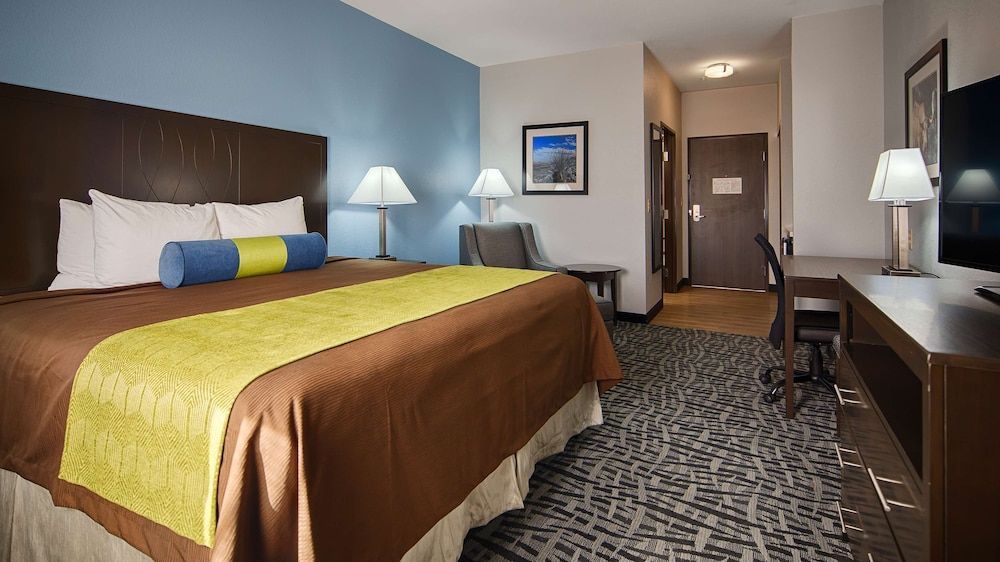 Best Western Plus Lonestar Inn & Suites 1