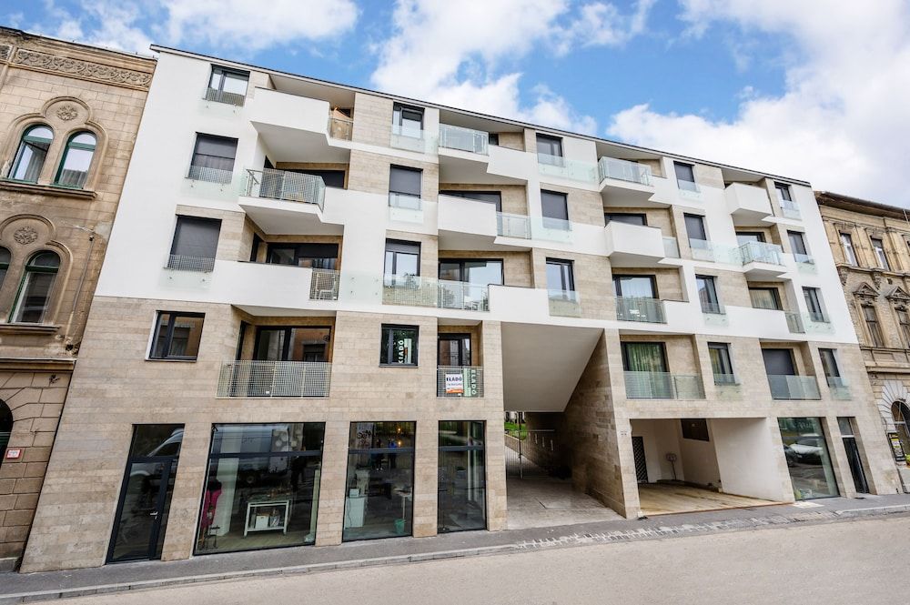 Elisabeth Downtown Apartments by FirstHost 1