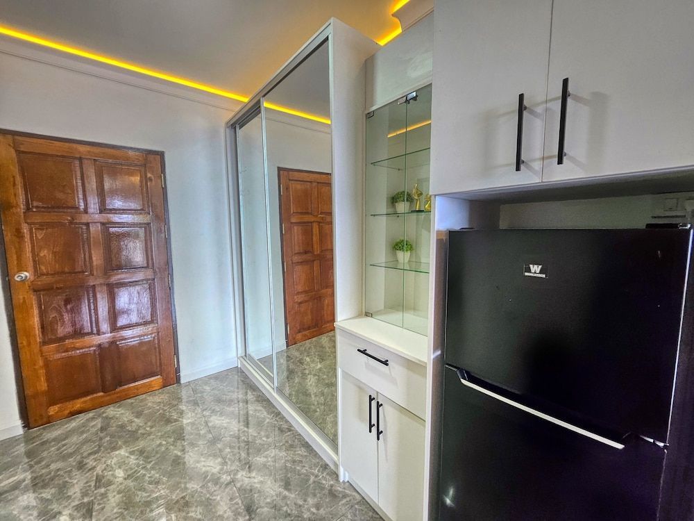 View Talay 5 - Beachfront Ocean View - High Floor & Huge Pool 2