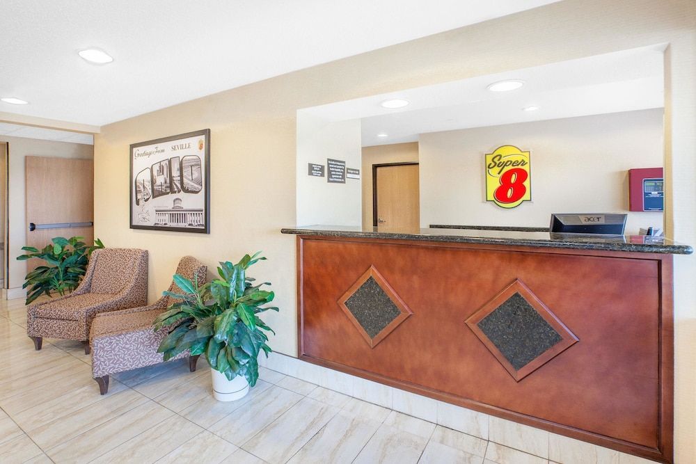 Super 8 by Wyndham Seville 2