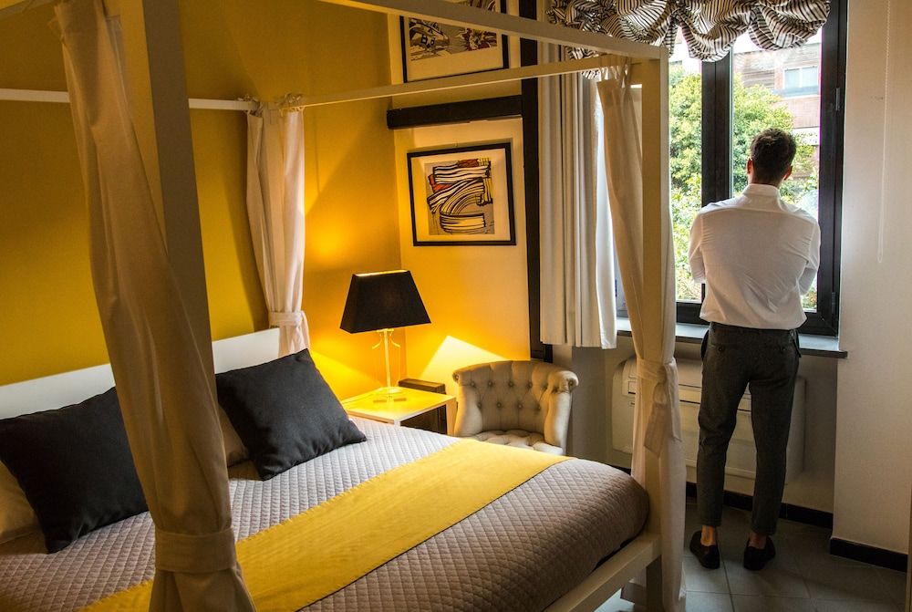 Snob Luxury Suite 2