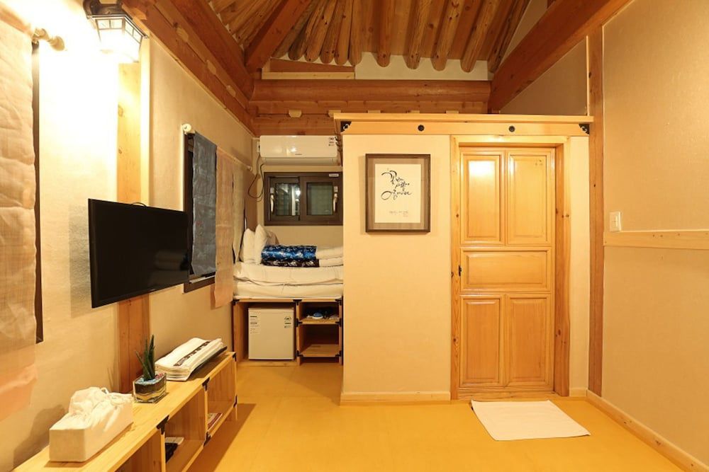 Hanok Hyeyum 2