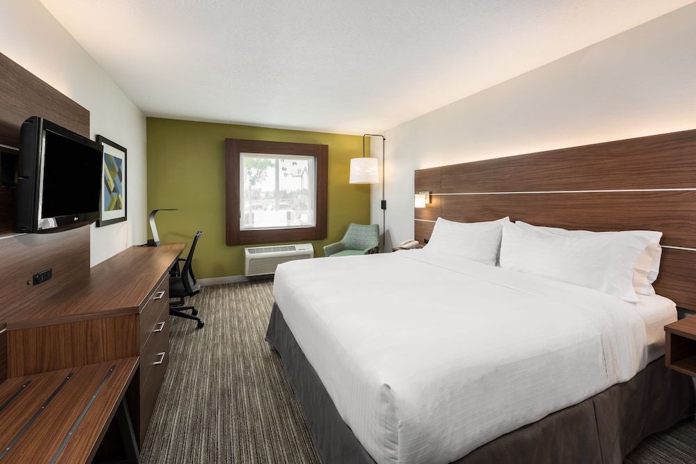 Holiday Inn Express WARRENTON by IHG 2