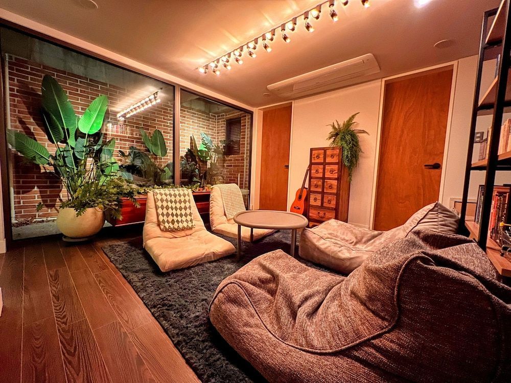 HHZib, homestay on a hill in the heart of Seoul - 'BEST SEOUL STAY 2024-26' by Seoul 1