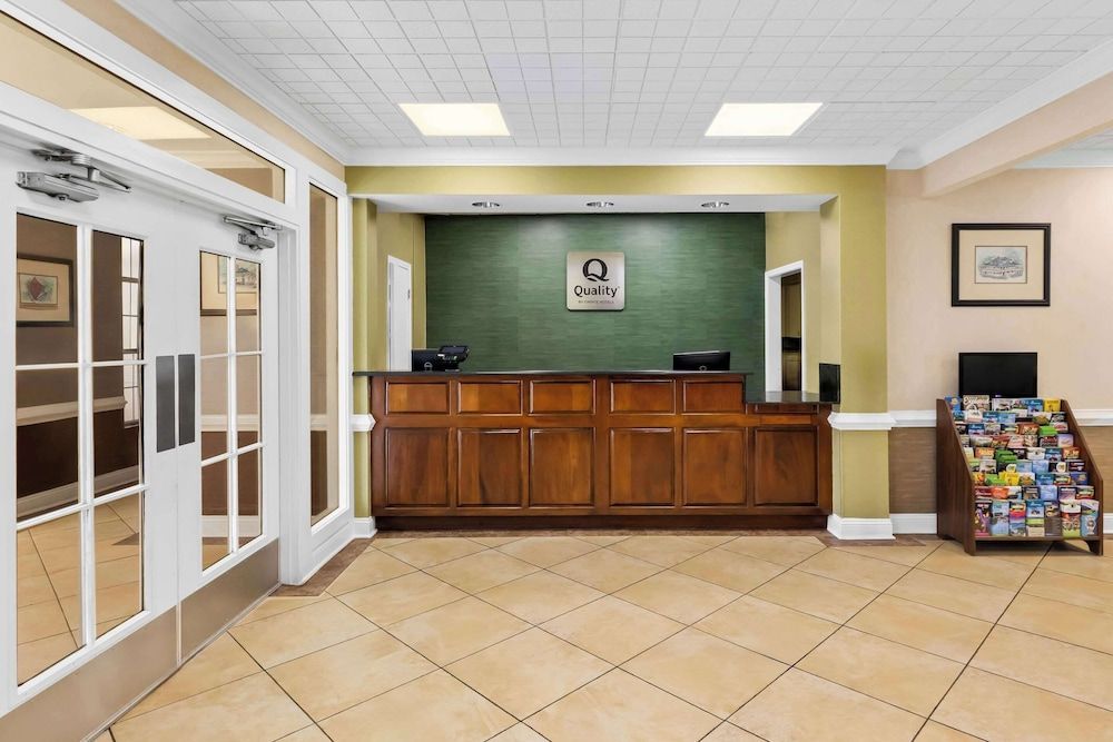 Quality Inn Fayetteville Near Historic Downtown Square 2