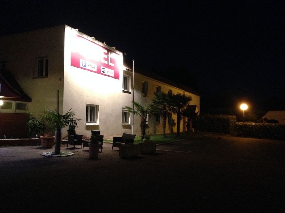 Garden's Hotel 1